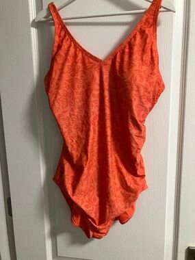 Speedo swimsuit size 16 with built-in bra cups